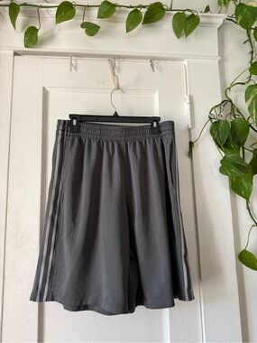 Men's Gray Athletic Shorts with Side Stripes Xersion size L